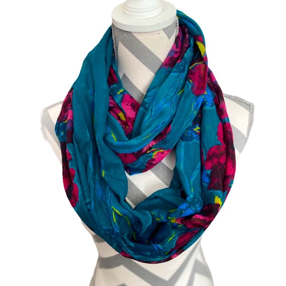 Infinity Scarf - Picture 1 of 1